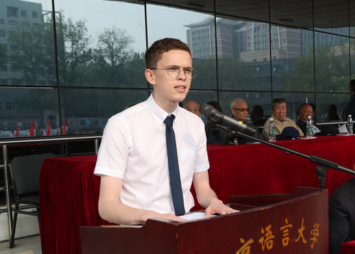 挪威留学生米大侠发言 挪威留学生米大侠发言