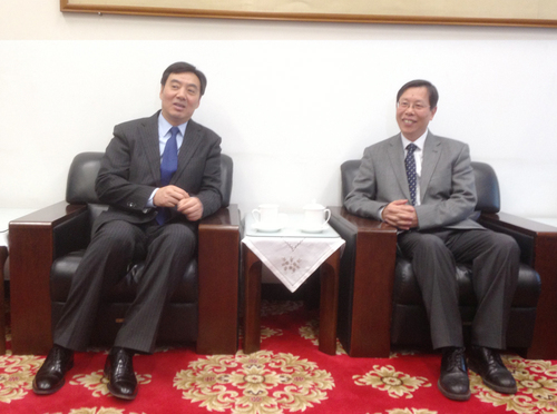 崔希亮校长与翟隽副部长亲切会面 崔希亮校长与翟隽副部长亲切会面