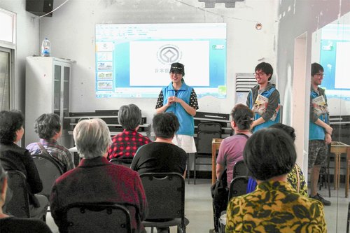 3日本学生志愿者青木介绍日本文化 3日本学生志愿者青木介绍日本文化