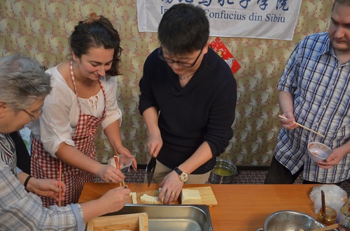 吃热豆腐喽 吃热豆腐喽