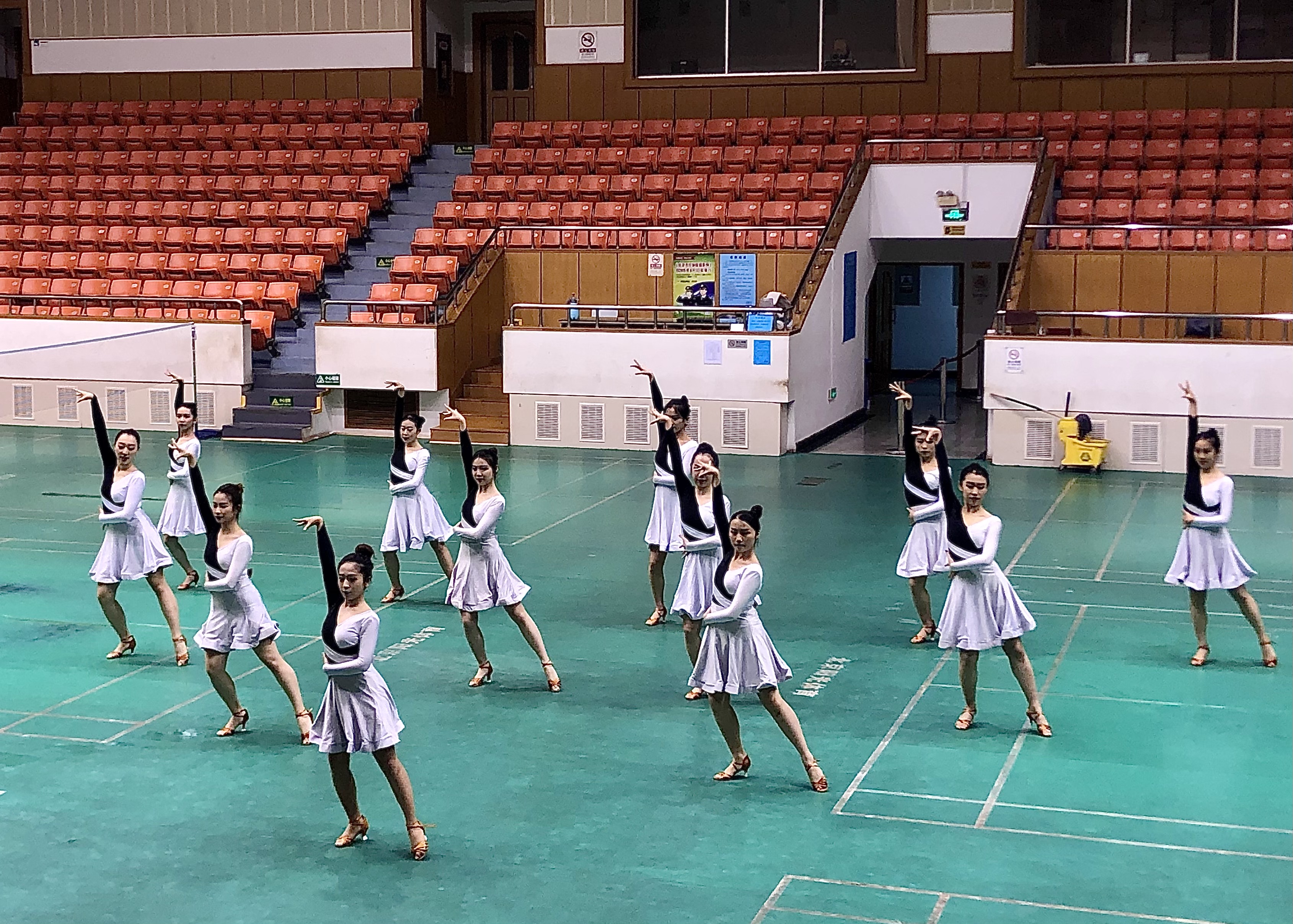 北语体育舞蹈队高分斩获"舞动中国-排舞联赛"(北京站)特等奖