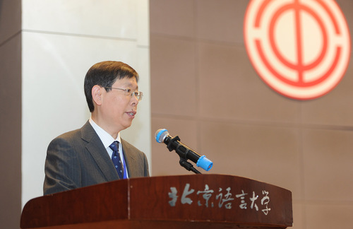 崔校长做工作报告 崔校长做工作报告