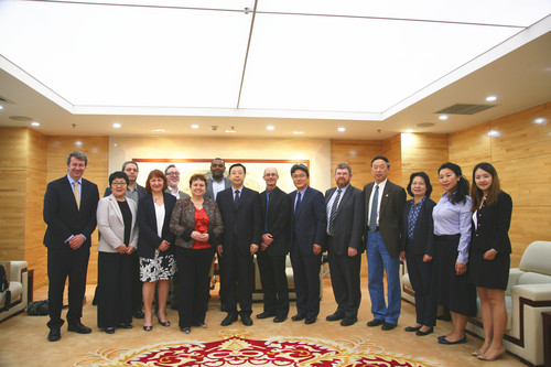 合影---刘利校长会见新西兰梅西大学校长一行 合影---刘利校长会见新西兰梅西大学校长一行