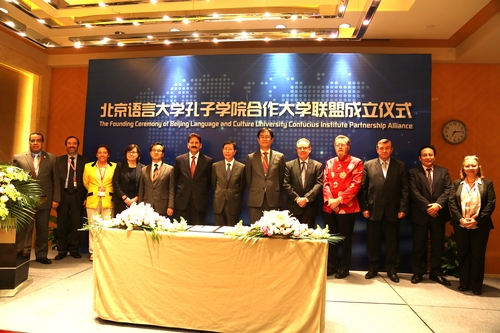 8. 签字代表合影 8. 签字代表合影
