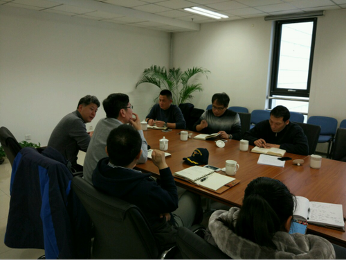 集团领导认真听取与会代表意见 集团领导认真听取与会代表意见
