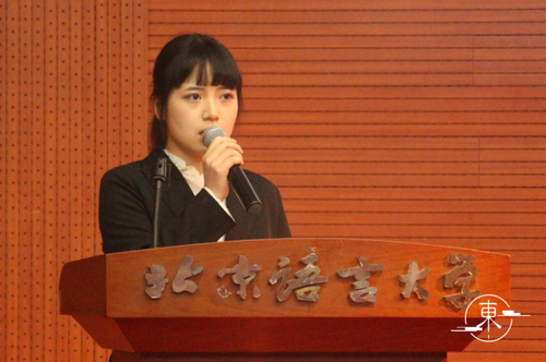 选手参加演讲环节比赛 选手参加演讲环节比赛