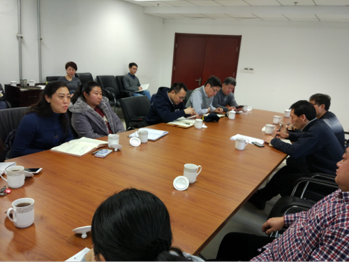 与会代表积极发言 与会代表积极发言
