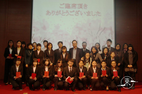 全体嘉宾代表与参赛选手合影 全体嘉宾代表与参赛选手合影