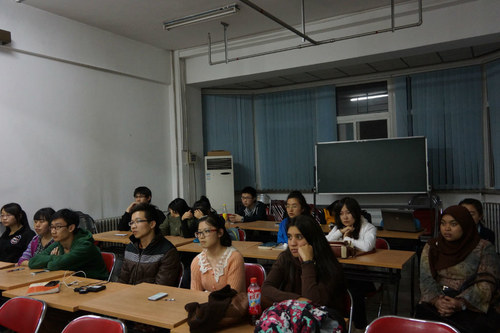 中外学生参与观影活动 中外学生参与观影活动