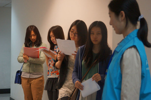 1 志愿者等待面试 1 志愿者等待面试