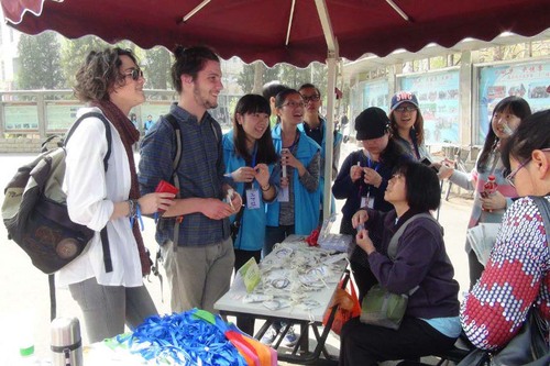 义卖现场1 义卖现场1