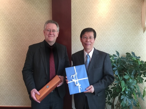 崔校长会见波恩大学校长Michael Hoch 崔校长会见波恩大学校长Michael Hoch