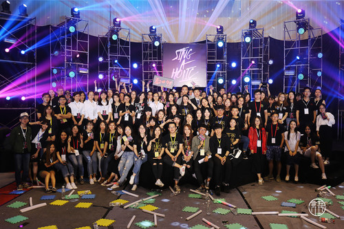 7学生会工作人员合影留念 7学生会工作人员合影留念