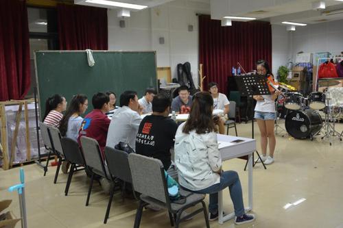 中外学生艺术团招新现场 中外学生艺术团招新现场