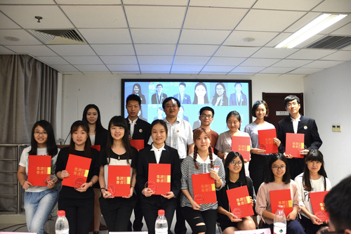 3 柏贞尧处长为我校先进工作者颁奖 3 柏贞尧处长为我校先进工作者颁奖