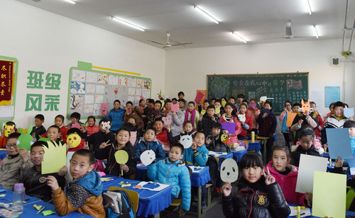 3小朋友们展示手工 3小朋友们展示手工