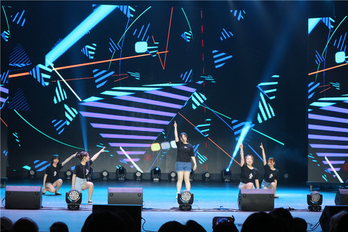 5 商学院校级优秀寝室1037《与青春有关的日子》 5 商学院校级优秀寝室1037《与青春有关的日子》