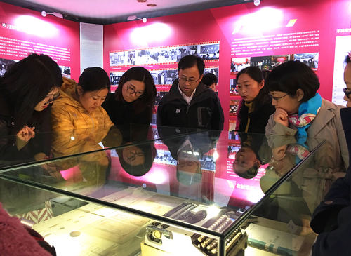 3 学生处、审计处老师参观校史展 3 学生处、审计处老师参观校史展