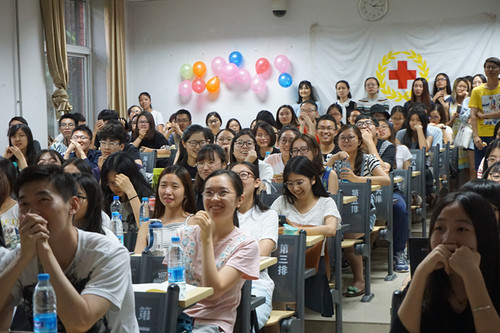 2热情高涨的同学们 2热情高涨的同学们