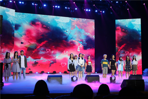 4 外国语学部《小幸运+告白气球》 4 外国语学部《小幸运+告白气球》