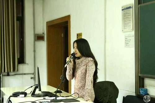 1.学生会主席翟家一主持活动 1.学生会主席翟家一主持活动