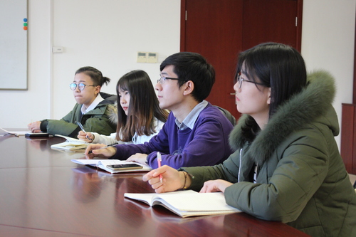 3 北语团委学生干部介绍新媒体工作情况 3 北语团委学生干部介绍新媒体工作情况