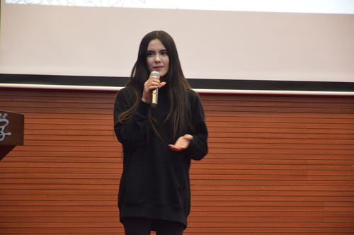 1 国际志愿者爱华发言 1 国际志愿者爱华发言