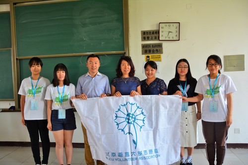 3 与会老师和工作人员合影 3 与会老师和工作人员合影