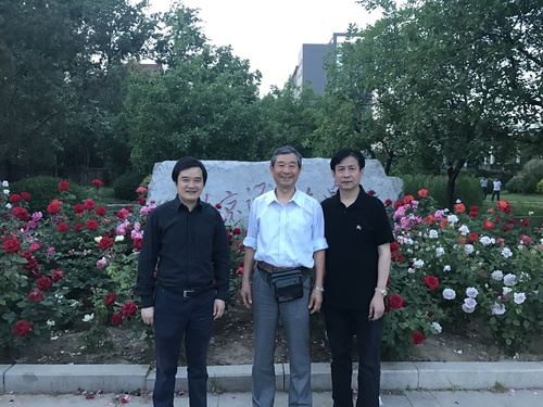 朱天曙教授与尾崎苍石先生、晋鸥先生合影