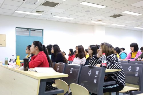 02参与学习人员认真聆听学习 02参与学习人员认真聆听学习