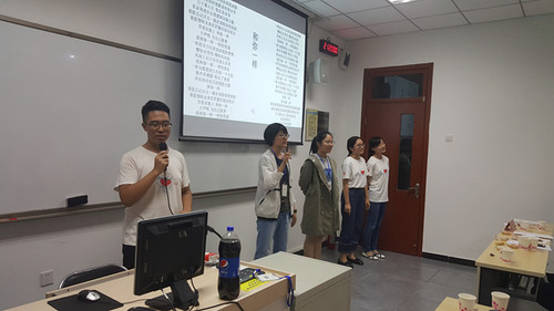 4主席团领唱会歌 4主席团领唱会歌