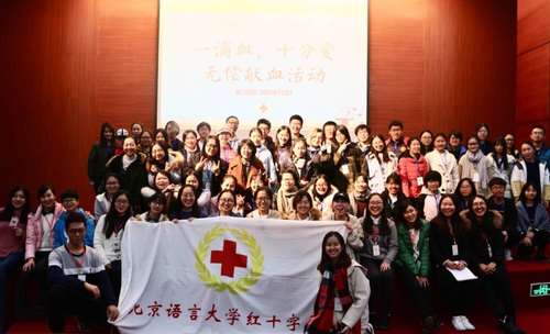 6 工作人员合影 6 工作人员合影