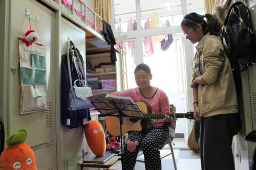 4吉他弹唱表演 4吉他弹唱表演