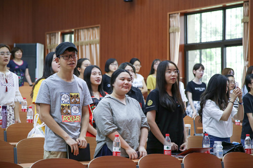 集体学唱营歌 集体学唱营歌