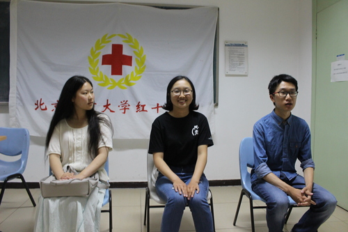 4 红十字会学生分会招新现场 4 红十字会学生分会招新现场