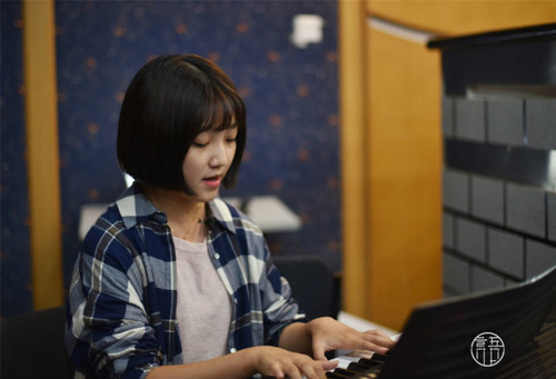 3 器乐组同学演奏电子琴 3 器乐组同学演奏电子琴