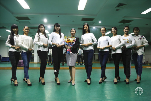 助理与老师合影留念 助理与老师合影留念