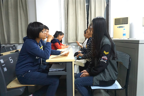 1 候选者正在面试 1 候选者正在面试