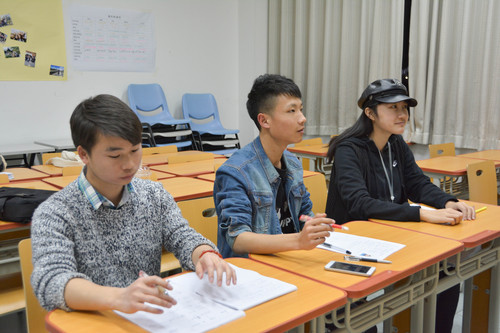 1面试官倾听候选者回答 1面试官倾听候选者回答