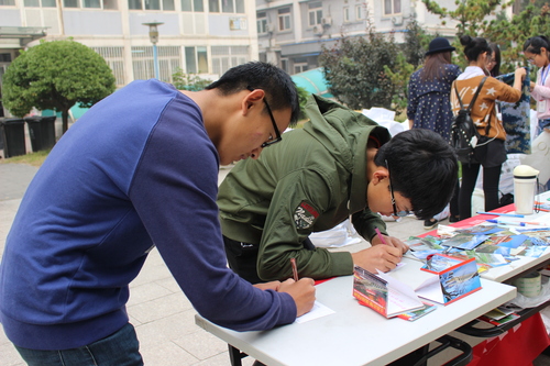 3 捐赠者写下对孩子们的寄语 3 捐赠者写下对孩子们的寄语