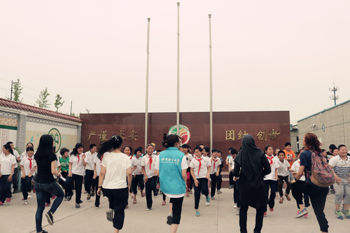 2 志愿者带领热身 2 志愿者带领热身