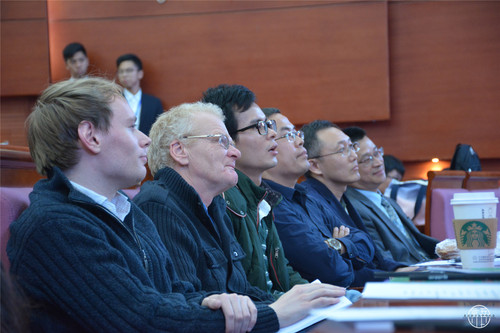 2 评委正在观看比赛 2 评委正在观看比赛