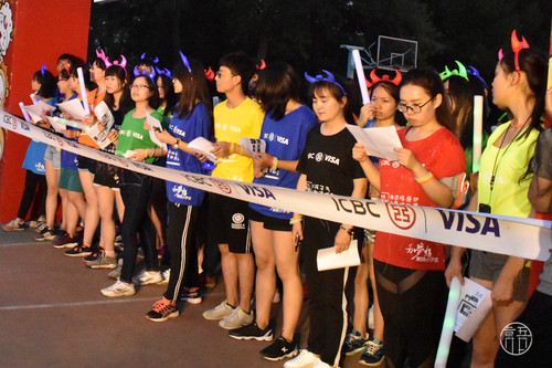 3同学们在起跑线准备出发 3同学们在起跑线准备出发