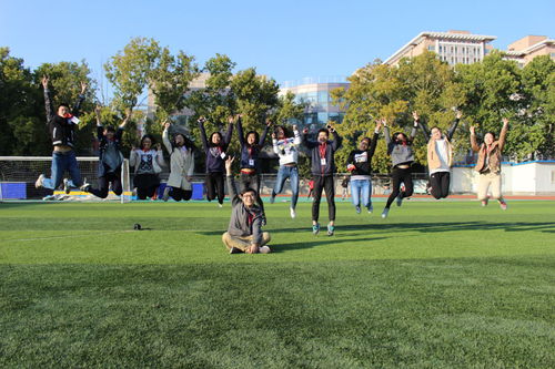 1 活动中的红会成员. 1 活动中的红会成员.