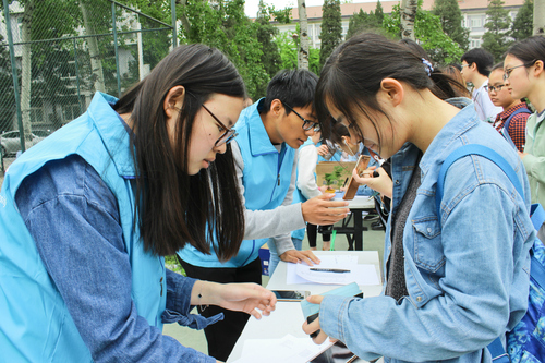 2 同学们登记信息