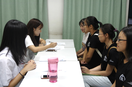 2 志愿服务总队招新现场 2 志愿服务总队招新现场