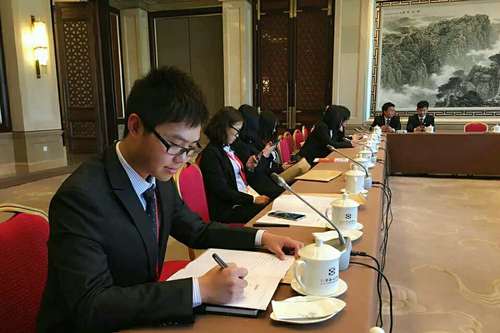 参与面对面交流活动 参与面对面交流活动