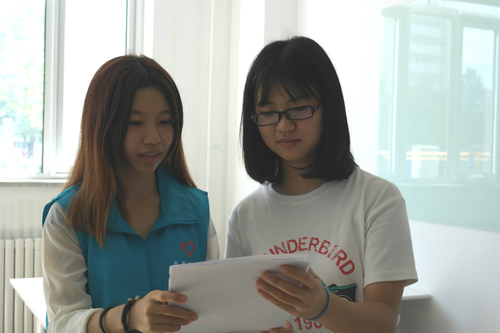 1 青年汇工作人员与北语志愿者 1 青年汇工作人员与北语志愿者