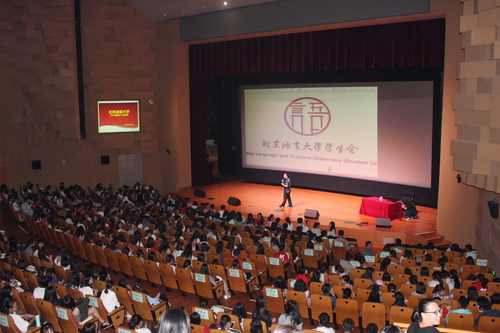 2 宣讲会气氛热烈 2 宣讲会气氛热烈