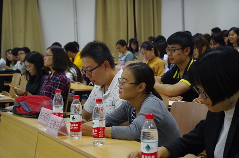 3团委老师认真听会 3团委老师认真听会